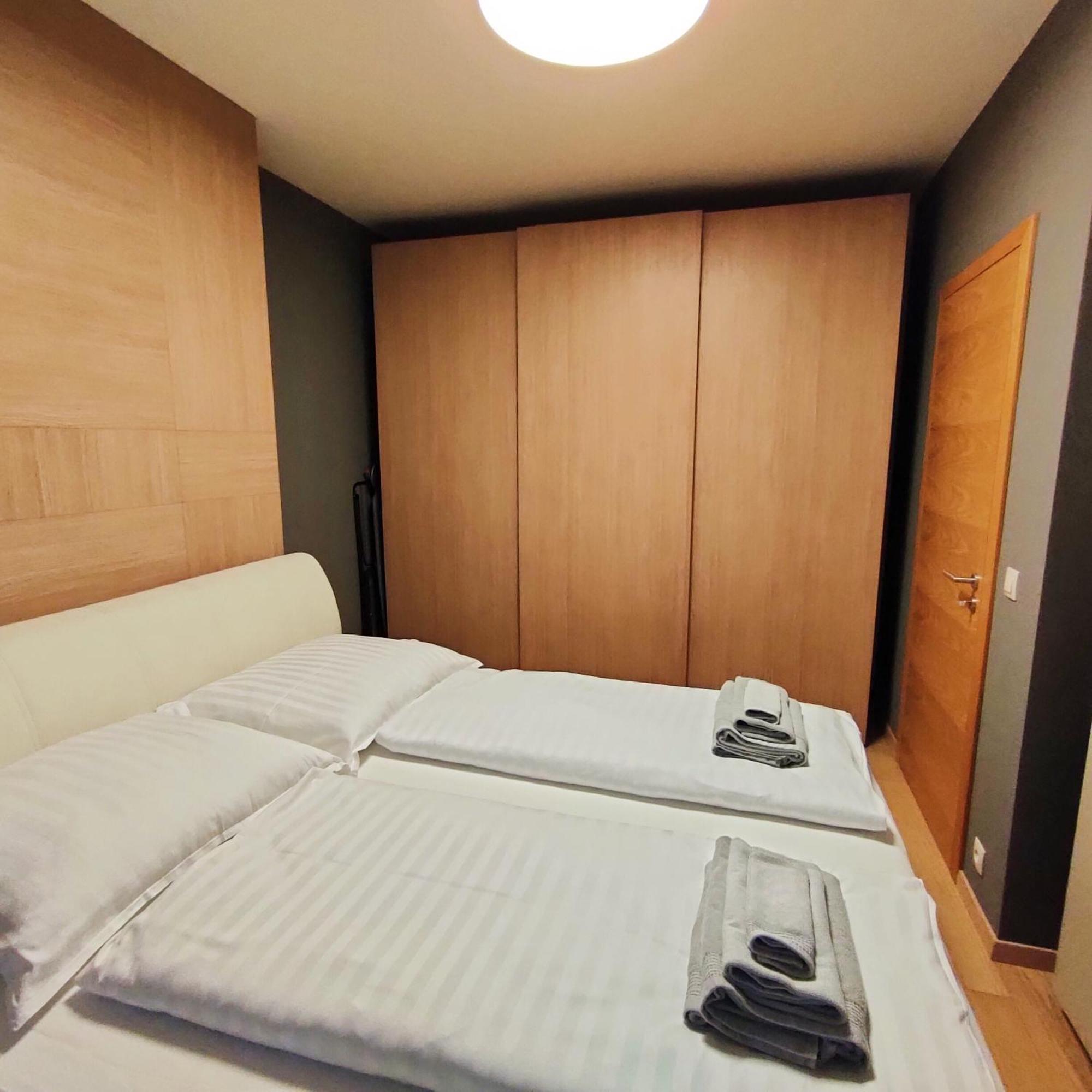 Sag Panorama City Free Parking Bratislava Luaran gambar