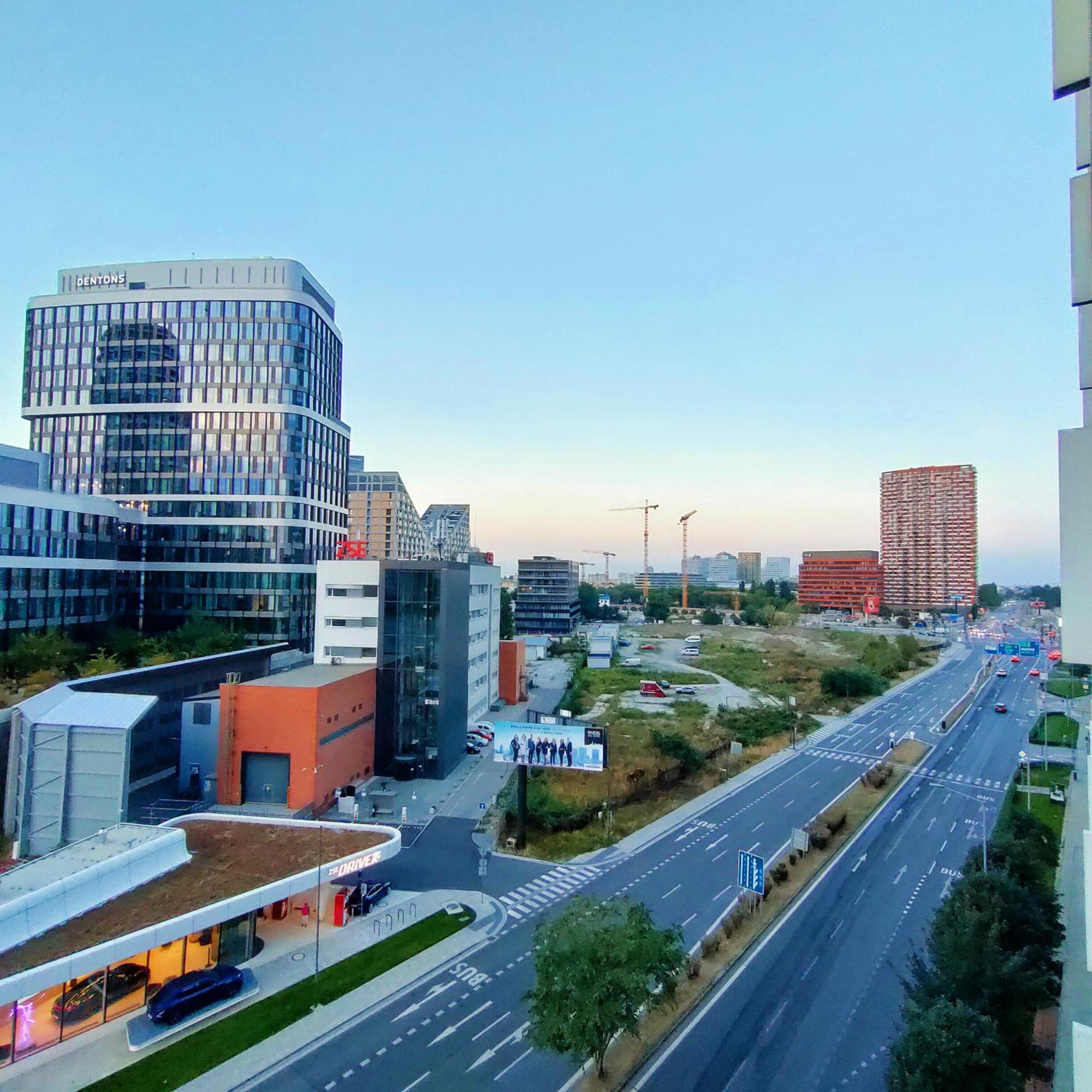 Sag Panorama City Free Parking Bratislava Luaran gambar